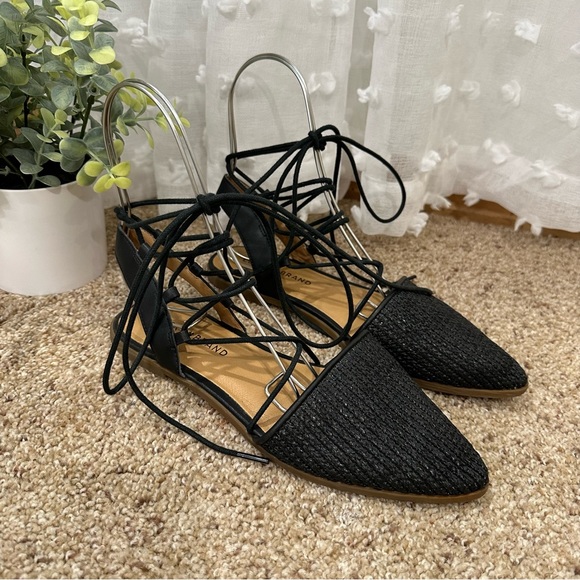 Lucky Brand Mackneill Black Pointed Toe Lace Up Flat Sandals - Picture 4 of 8
